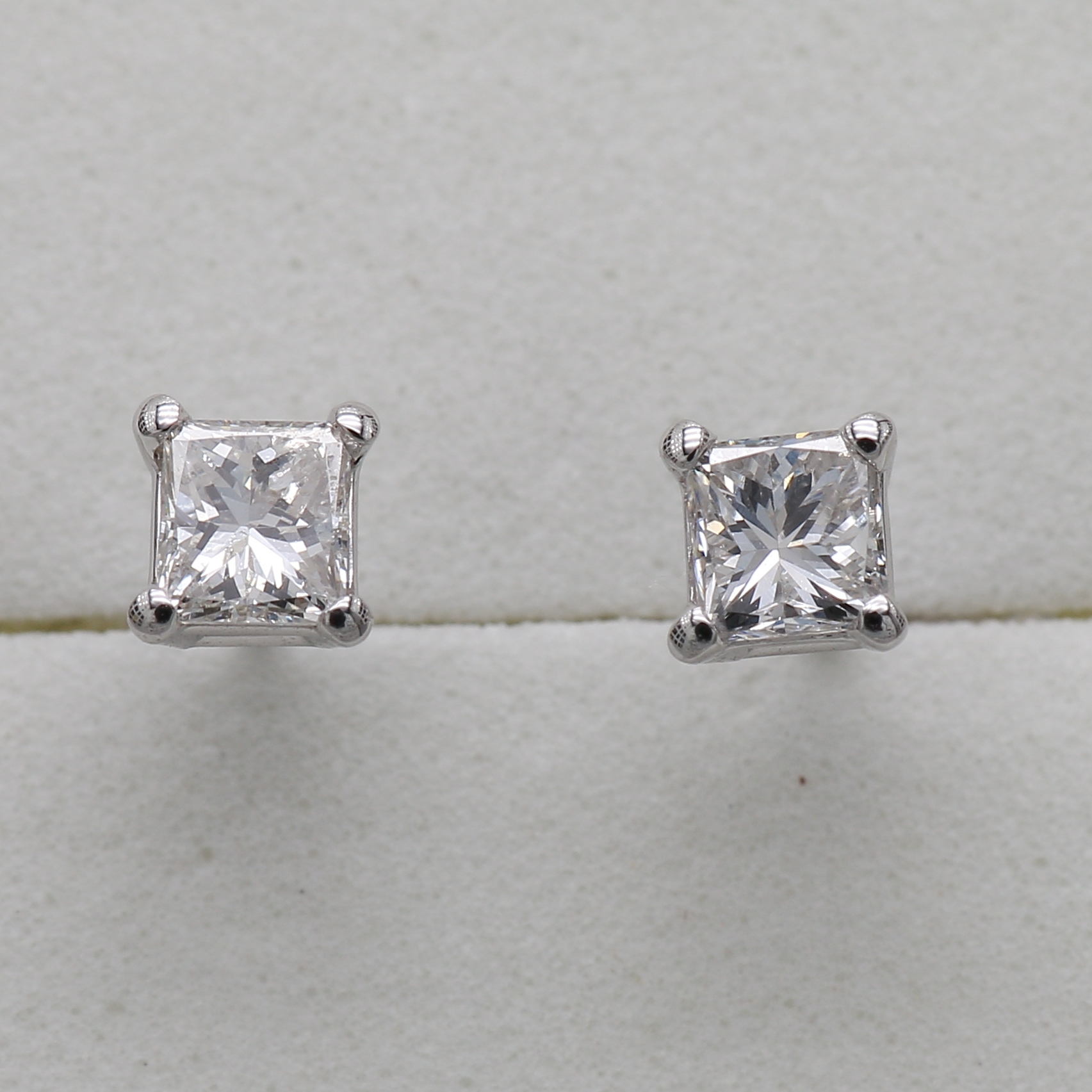 Earring Studs, PR 0.40 ct F VS (0.20 ct,0.20ct), 14K White Gold 0.92gr (AZJEWEART5)
